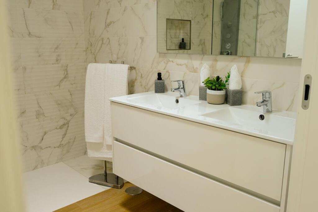 Avenida House A 700 Metros Da Praia เอสโปเซนเด ภายนอก รูปภาพ